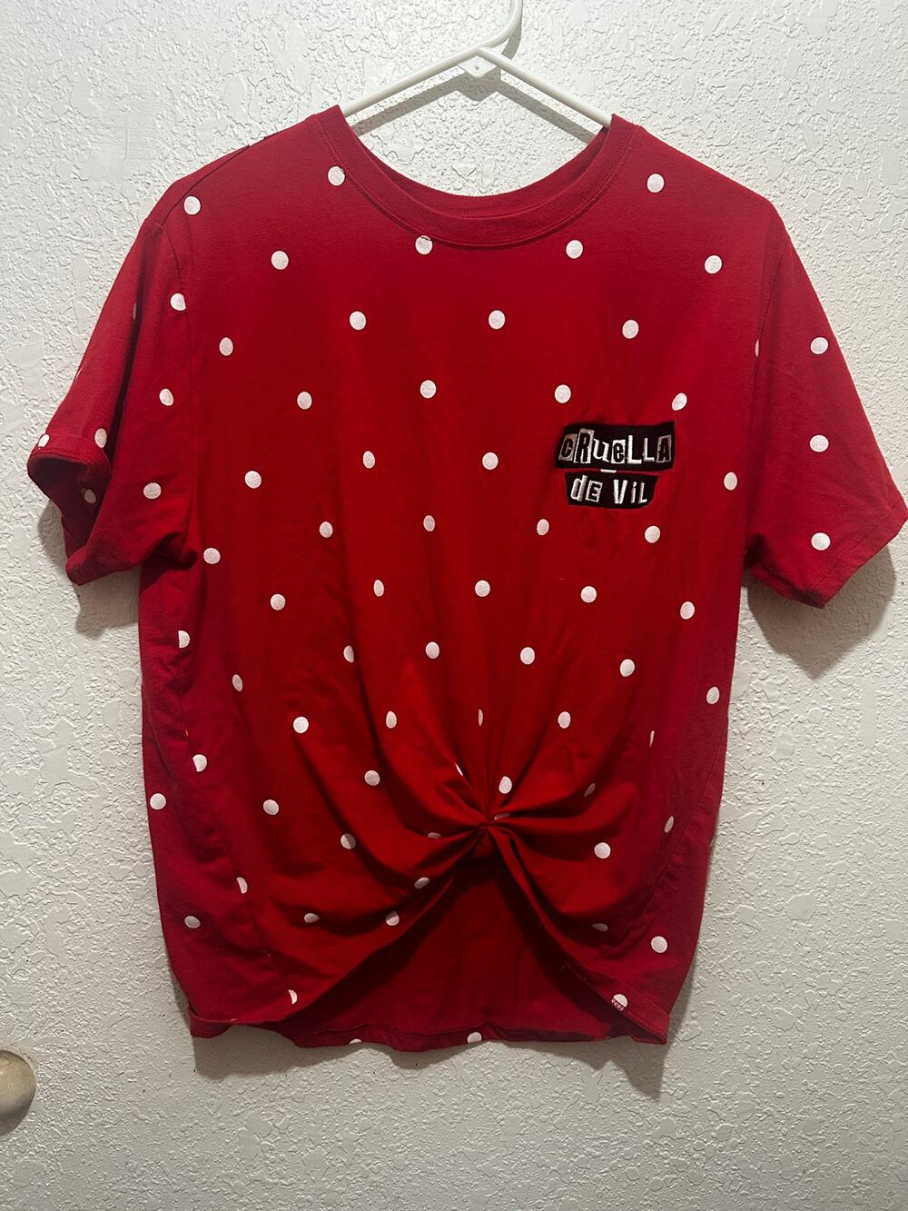 Disney Cruella De Vil Polka Dot Graphic Tee Red White Plus Size 2X Womens